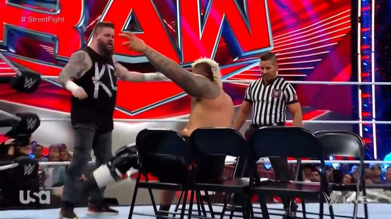 The Usos help Solo Sikoa defeat Kevin Owens in a Street Fight on Monday Night Raw | WWE on FOX