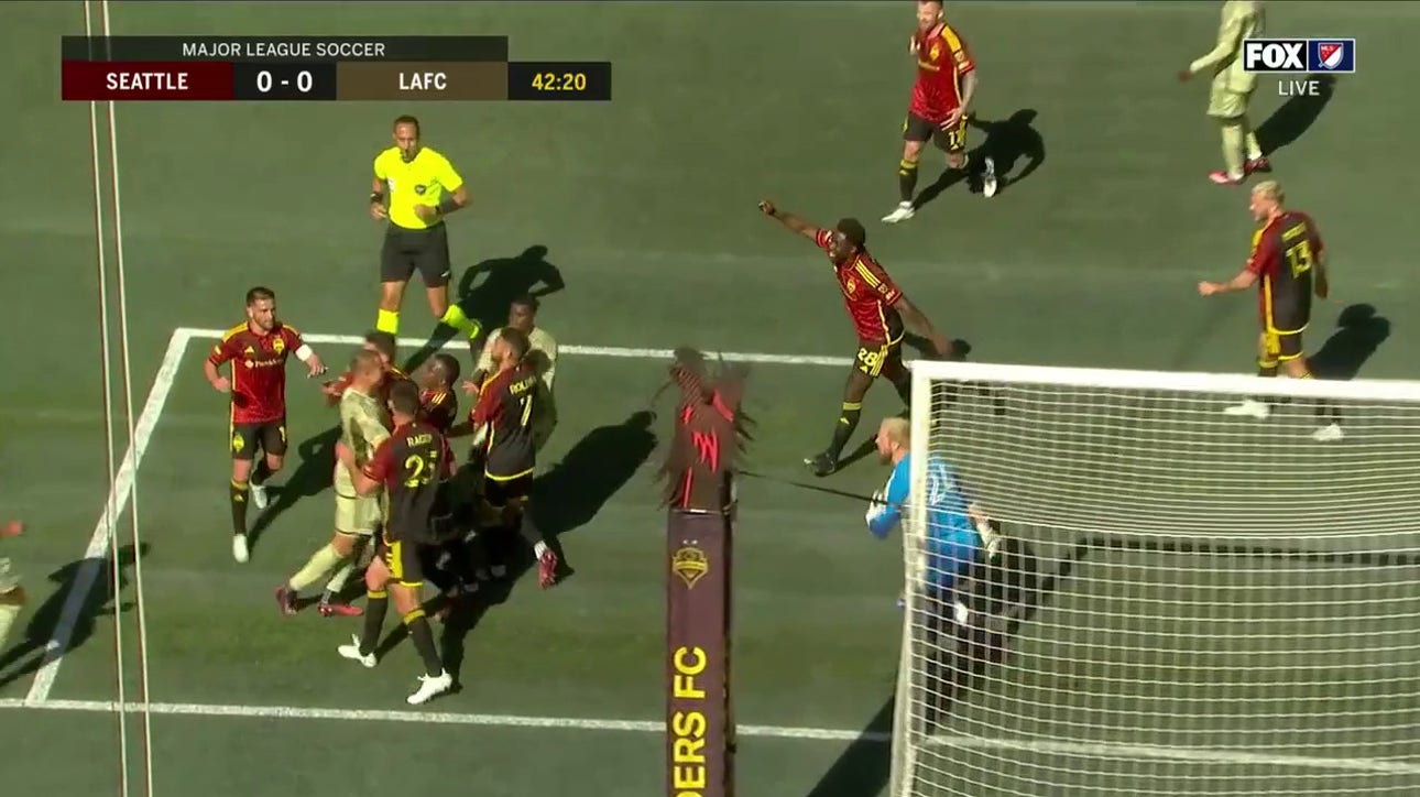 A scuffle breaks out between LAFC and the Seattle Sounders after Dénis Bouanga's shot was saved