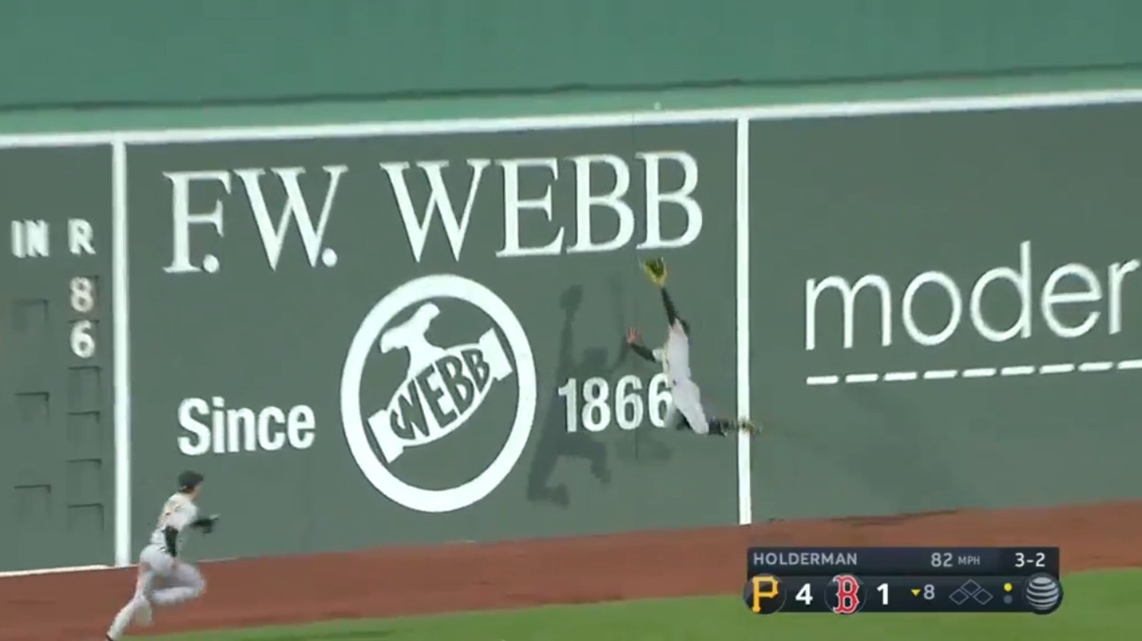 Pirates' Ji Hwan Bae makes an UNREAL leaping catch against the wall in the bottom of the eighth inning
