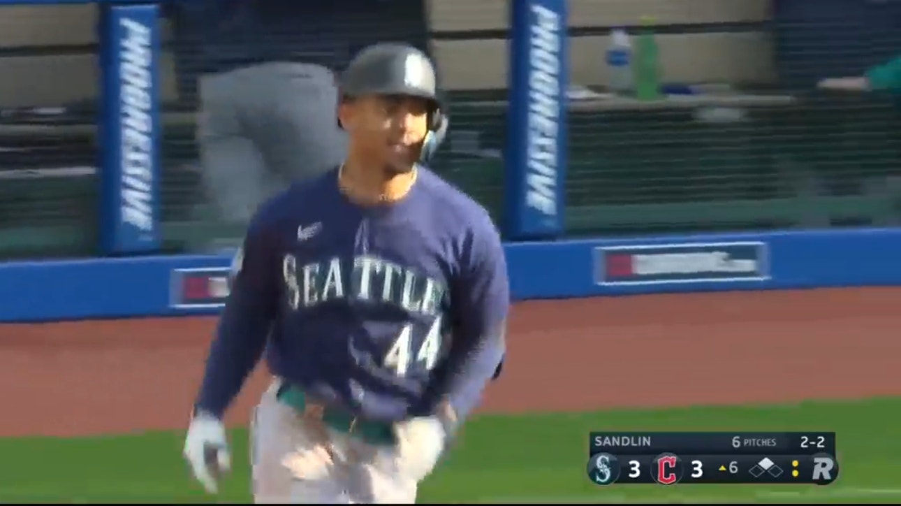 Julio Rodríguez belts a two-run home run to help the Mariners take a 5-3 lead over the Guardians