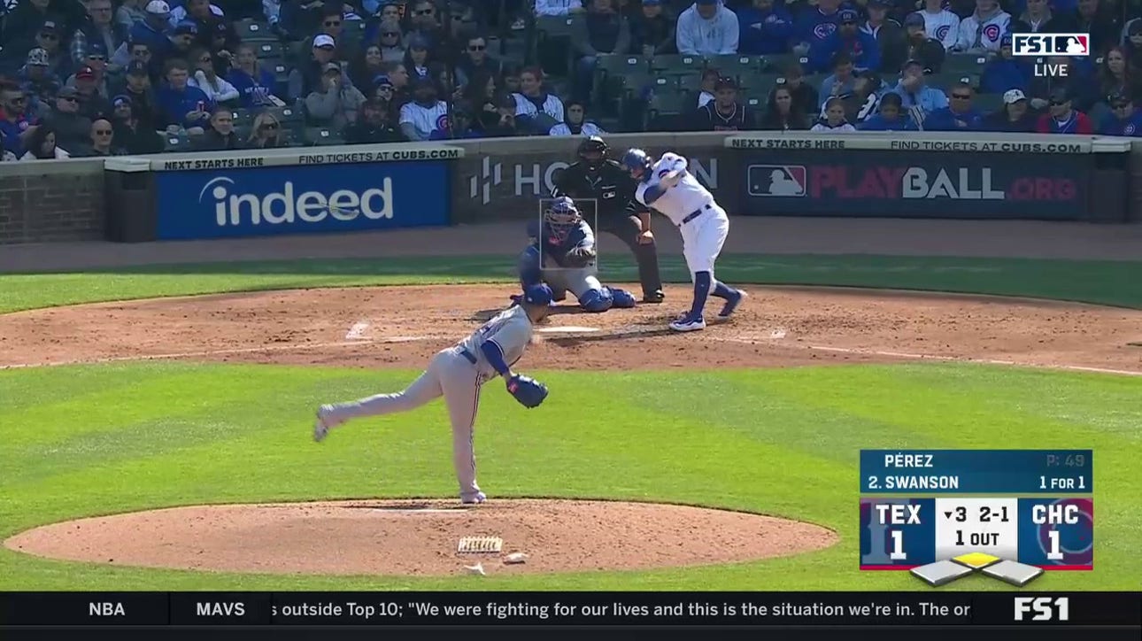Cubs' Dansby Swanson hits a go-ahead RBI single against the Rangers