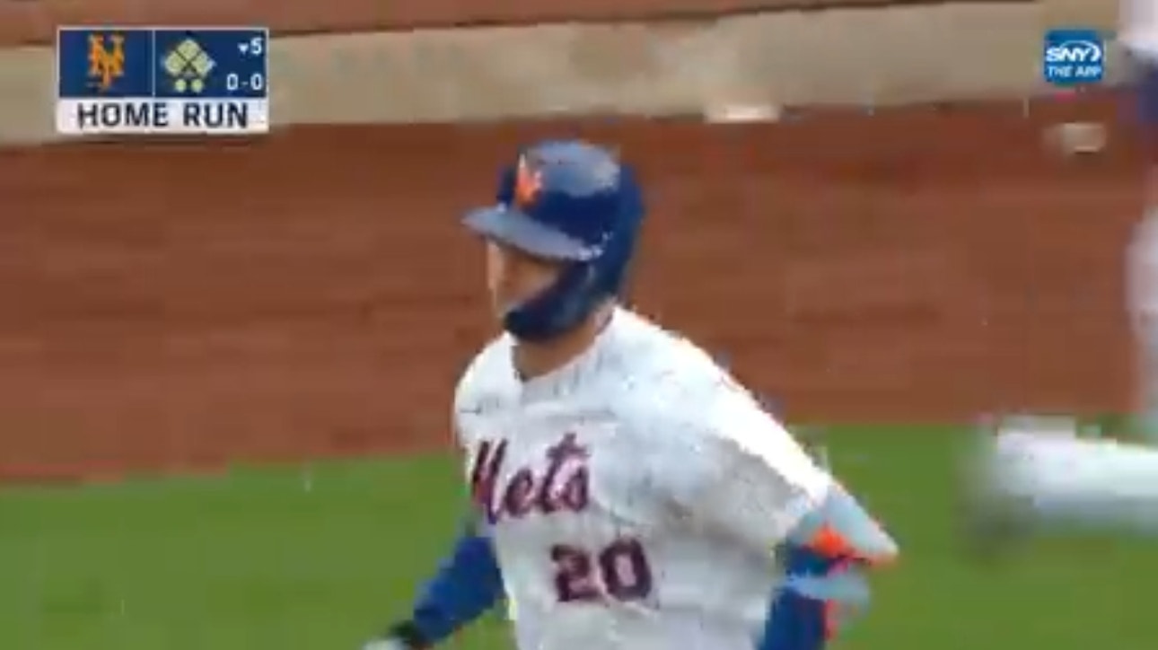 Pete Alonso hits a two-run homer to left that extends the Mets' lead over the Marlins