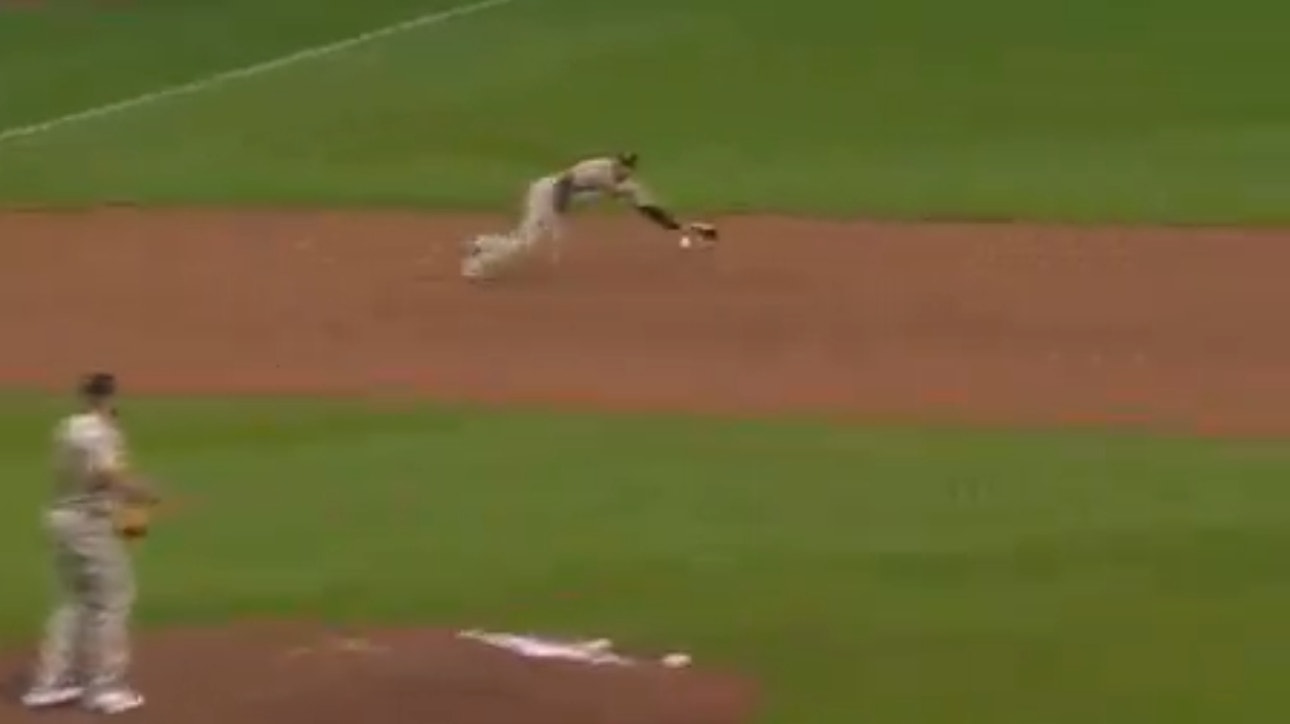 Manny Machado makes a diving save to help the Padres seal the victory against the Braves