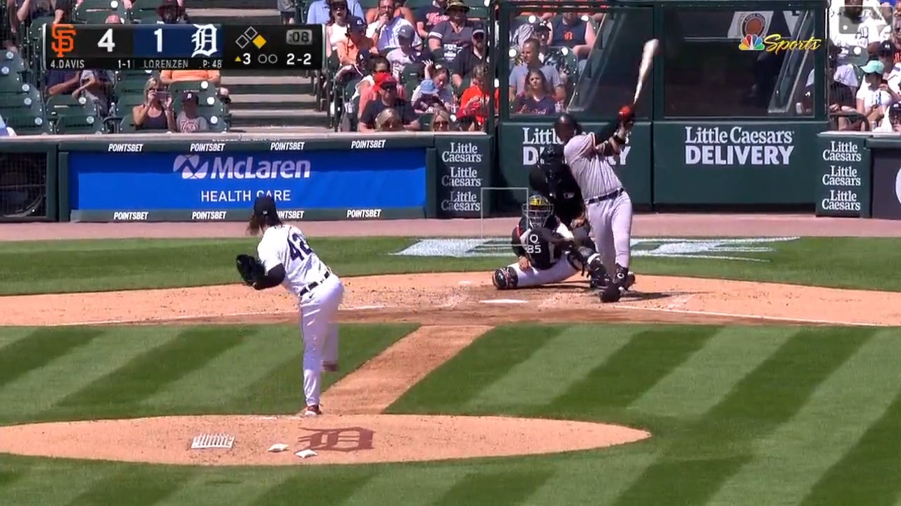 J.D. Davis launches a two-run home run to deep left field to increase the Giants' lead to 6-1 over the Tigers