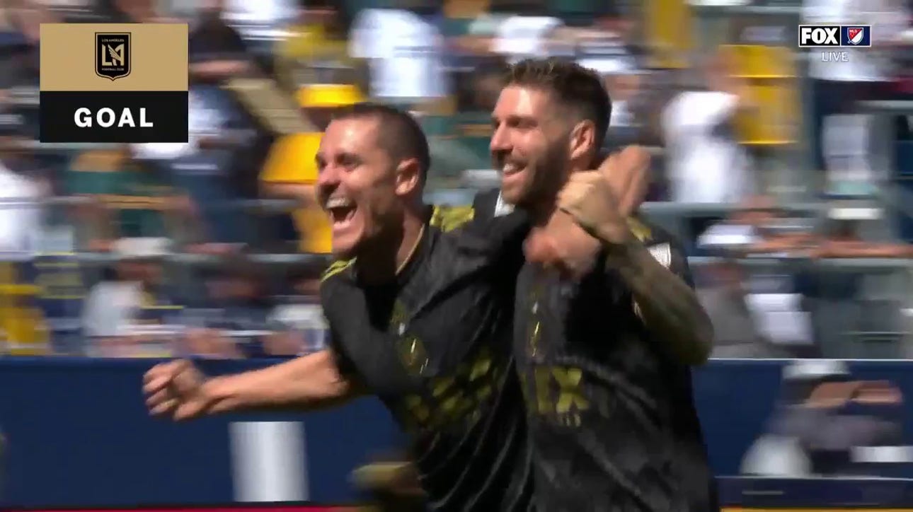 Ryan Hollingshead puts LAFC ahead 3-1 on the LA Galaxy after putting in a header off a corner kick