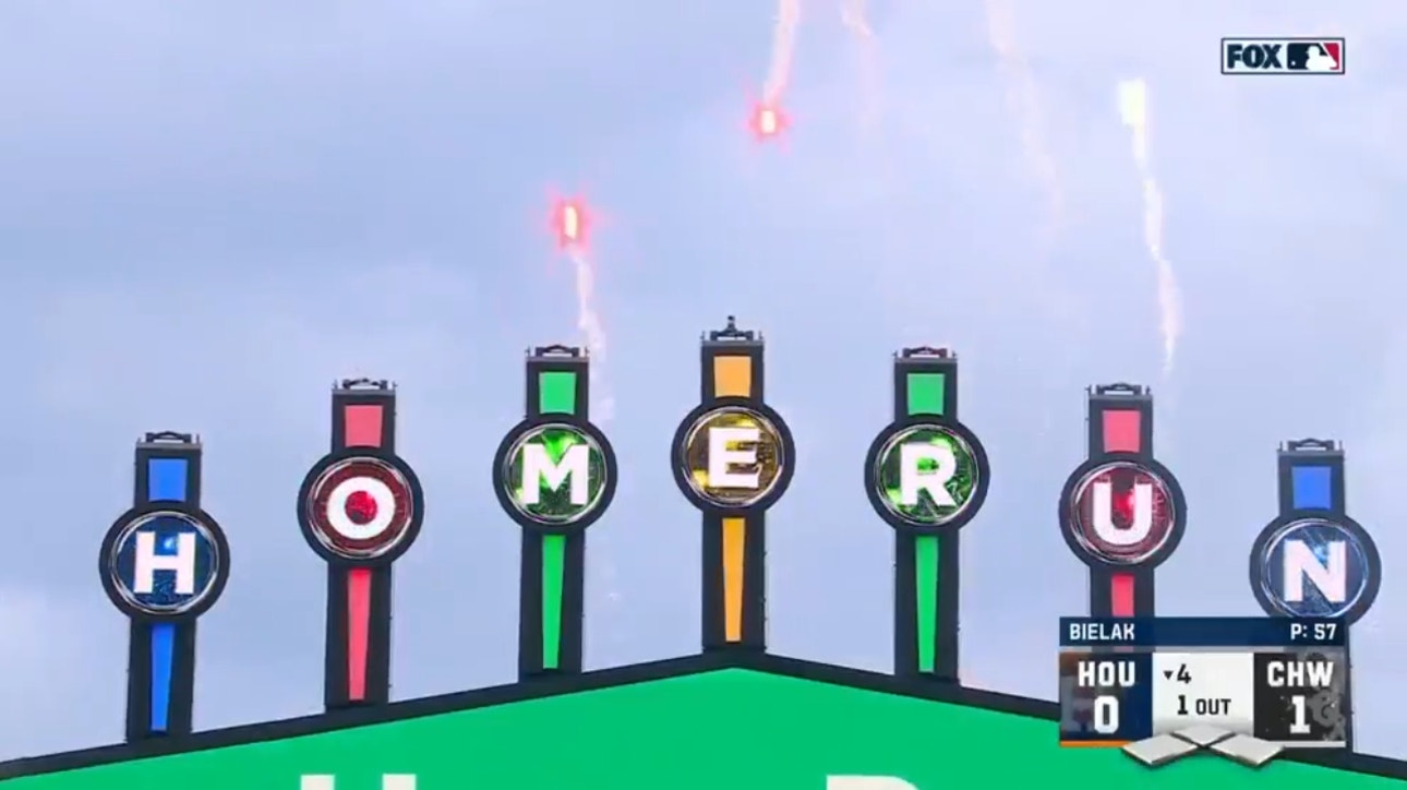 White Sox's Luis Robert Jr. goes yard to take a 1-0 lead over the Astros in the fourth inning