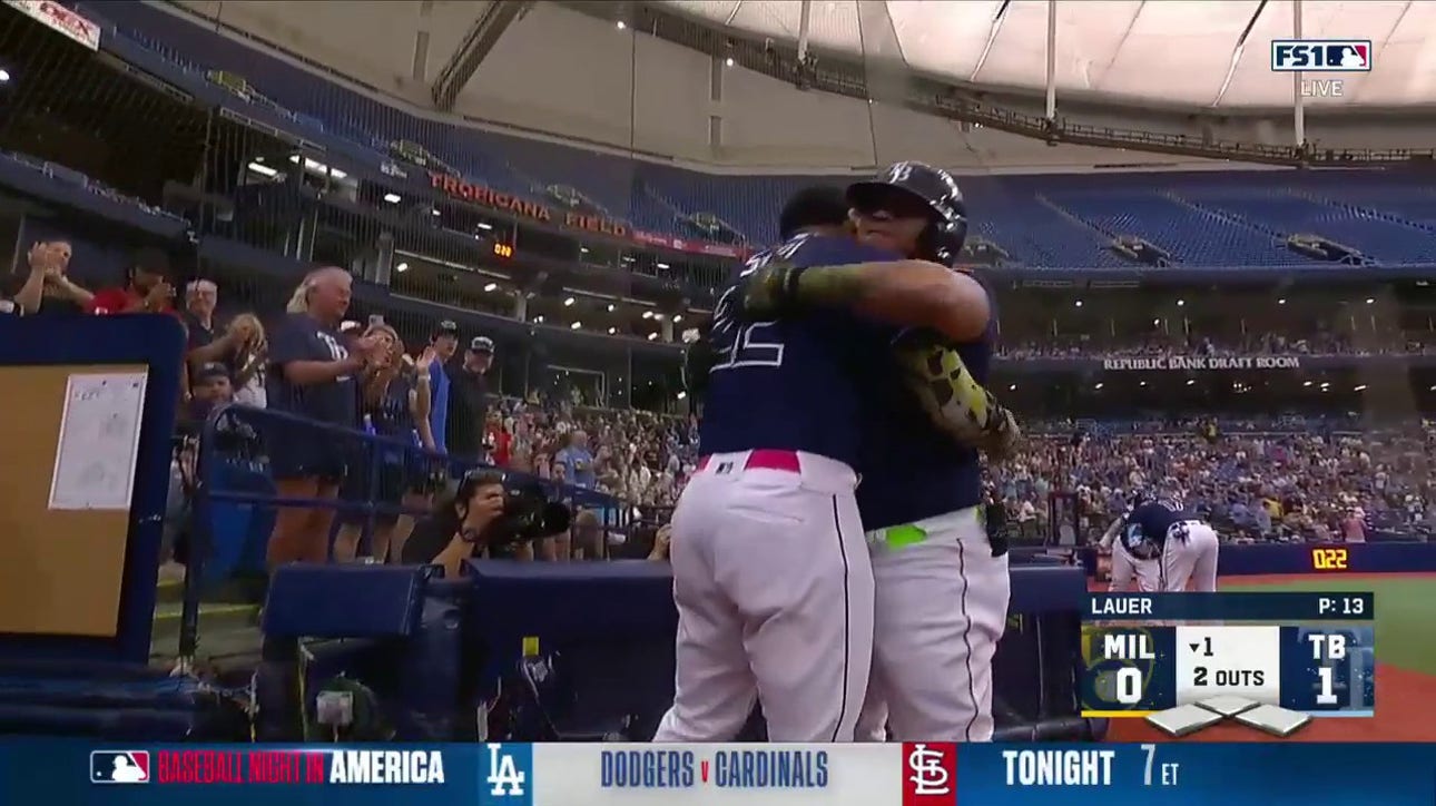 Harold Ramírez crushes a solo home run to give the Rays a 1-0 lead over the Brewers