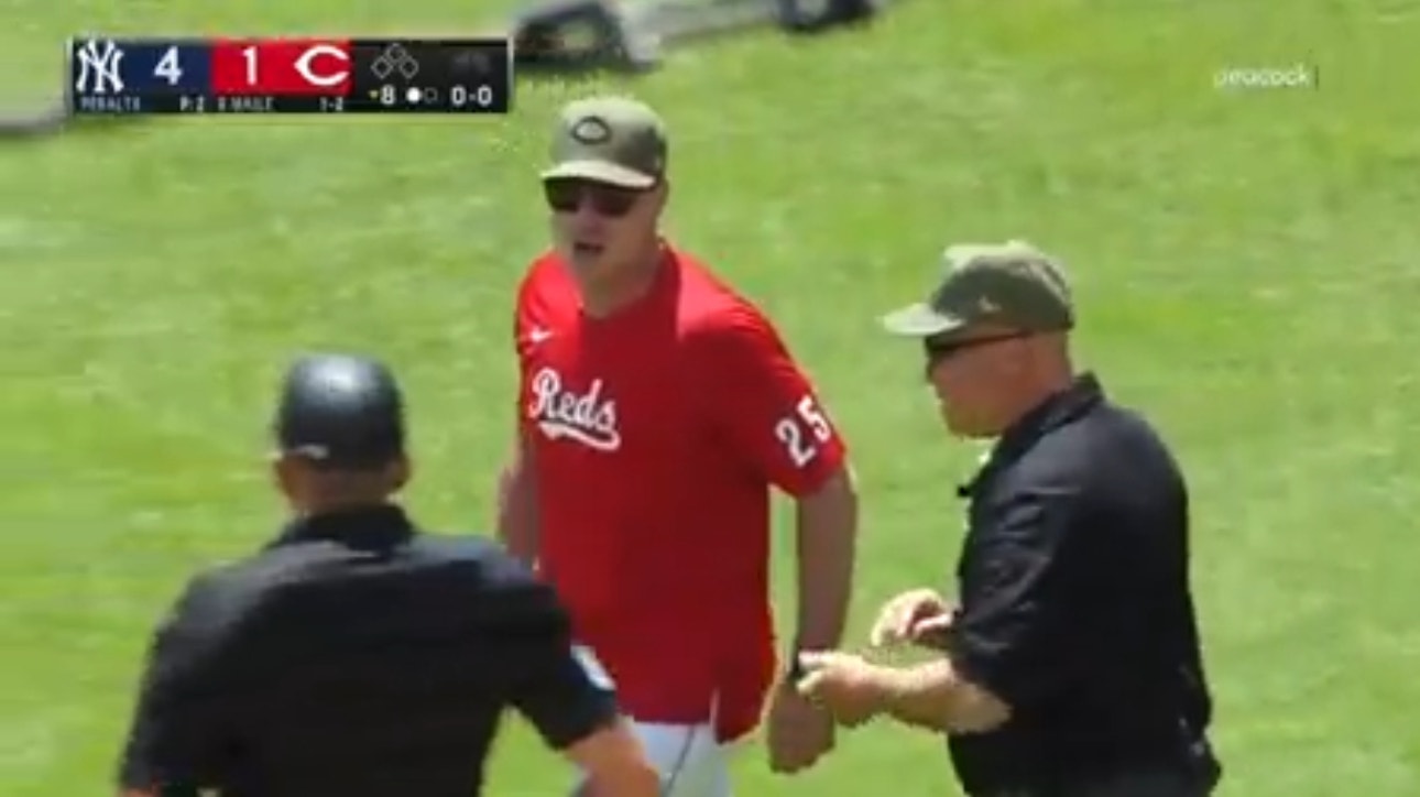 Reds' Manager David Bell is ejected vs. the Yankees after arguing with umpires about a quick pitch