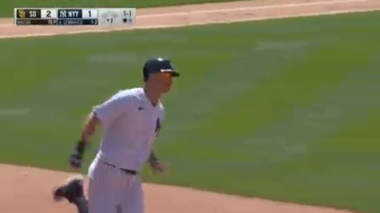 DJ LeMahieu crushes a solo home run and brings the Yankees to a tie with the Padres
