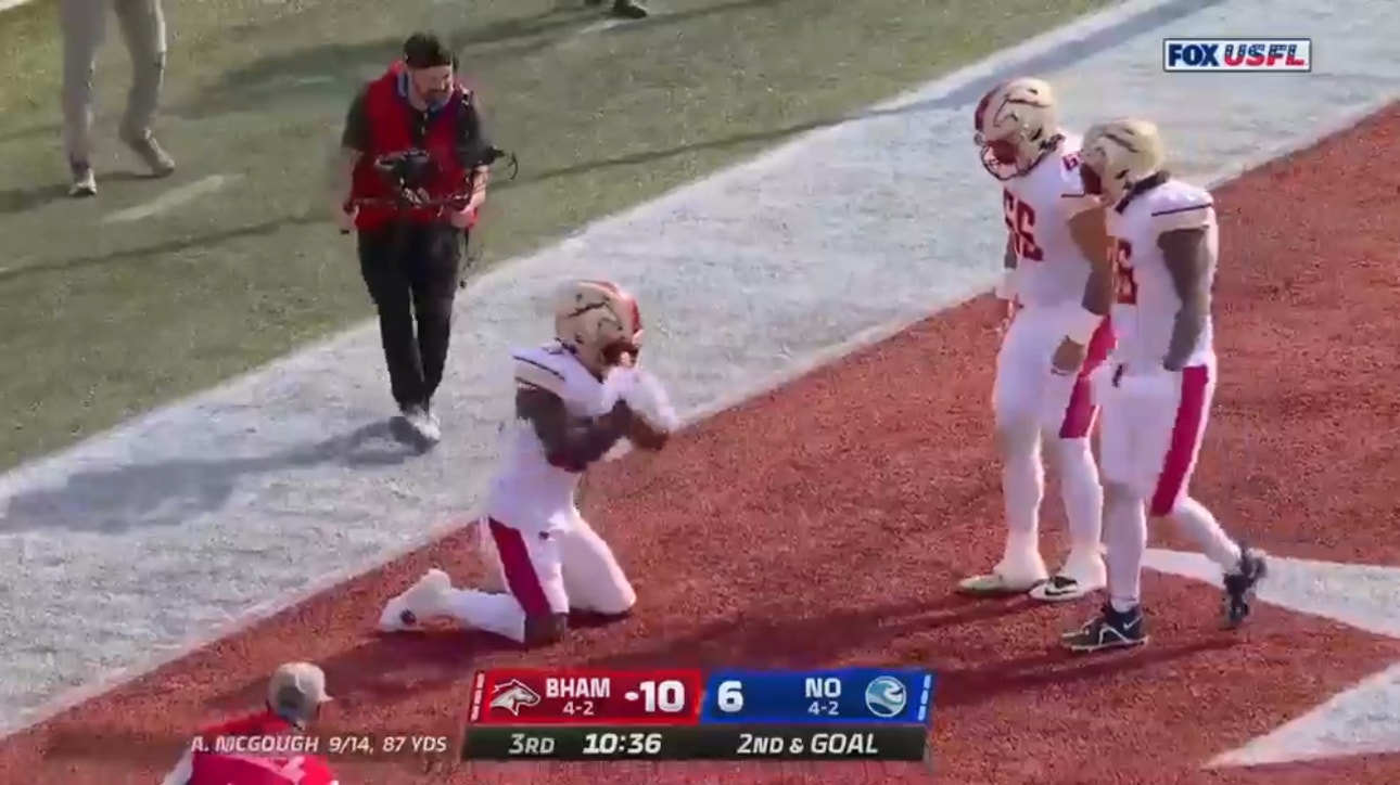 Ricky Person Jr. rushes for a two-yard TD, extending the Stallions' lead to 17-6 vs. Breakers