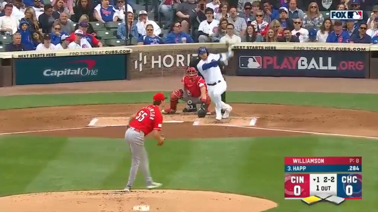 Cubs' Ian Happ goes oppo for a go-ahead RBI ground-rule double vs. the Reds