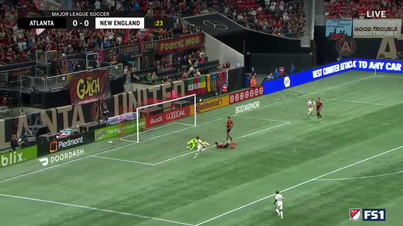 Carles Gil puts on the jets and scores in the first 25 SECONDS for New England to take the lead vs. Atlanta