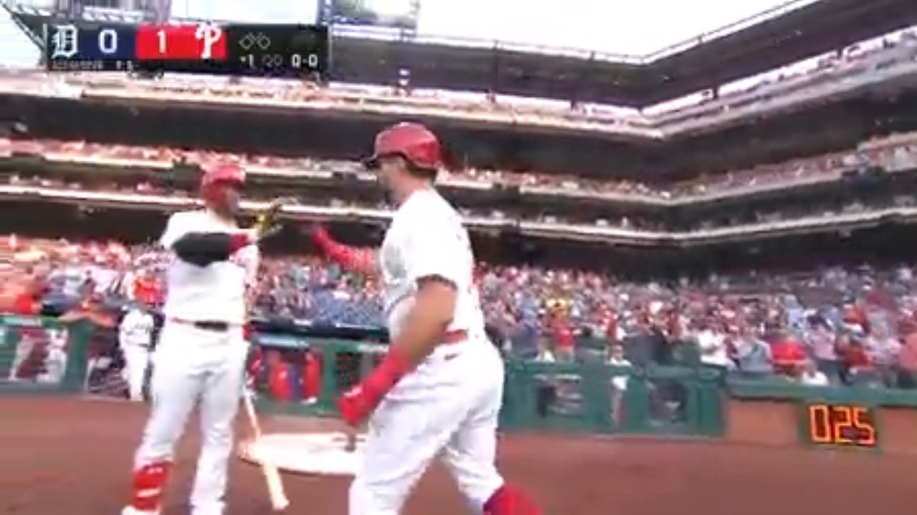 Kyle Schwarber starts the Phillies off with a solo homer to right field vs. Tigers