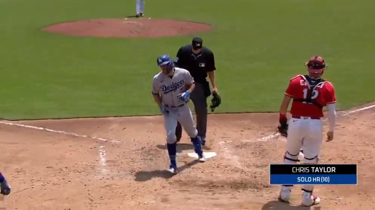 Dodgers' Chris Taylor sends a solo shot to center field, extending the lead vs. the Reds in the fourth inning