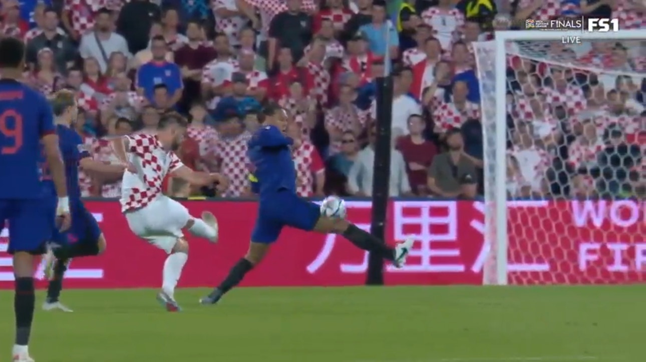 Bruno Petkovic scores a BEAUTIFUL goal in extra time to give Croatia the lead over the Netherlands