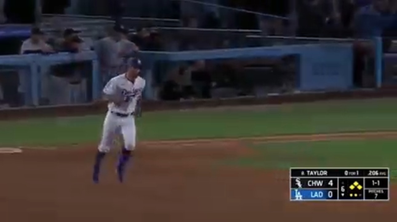 Chris Taylor mashes a grand slam, helping the Dodgers' to bring the White Sox to a tie