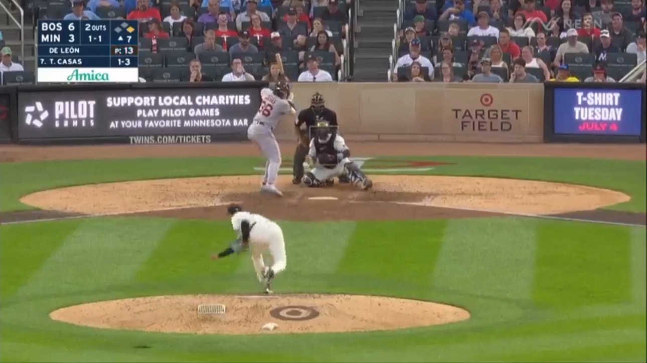 Triston Casas CRUSHES a two-run home run to give the Red Sox a 8-3 lead over the Twins