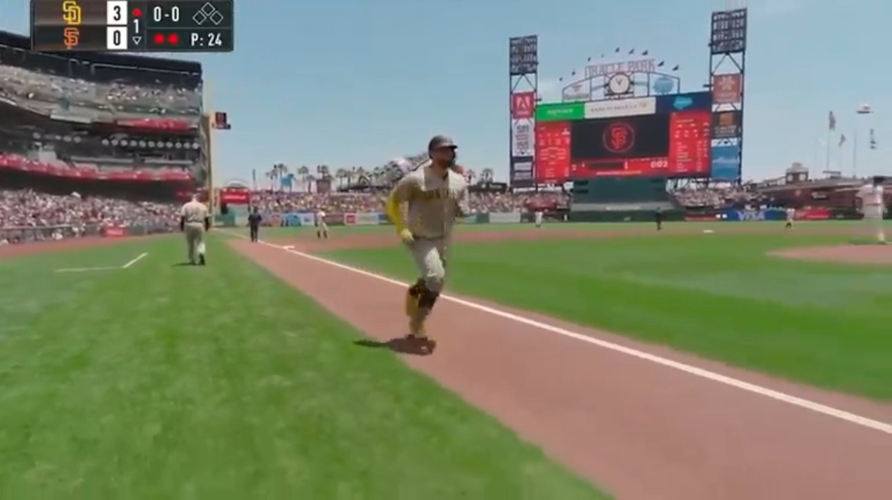 Padres' Gary Sánchez smashes a three-run homer in the top of the first inning vs. Giants