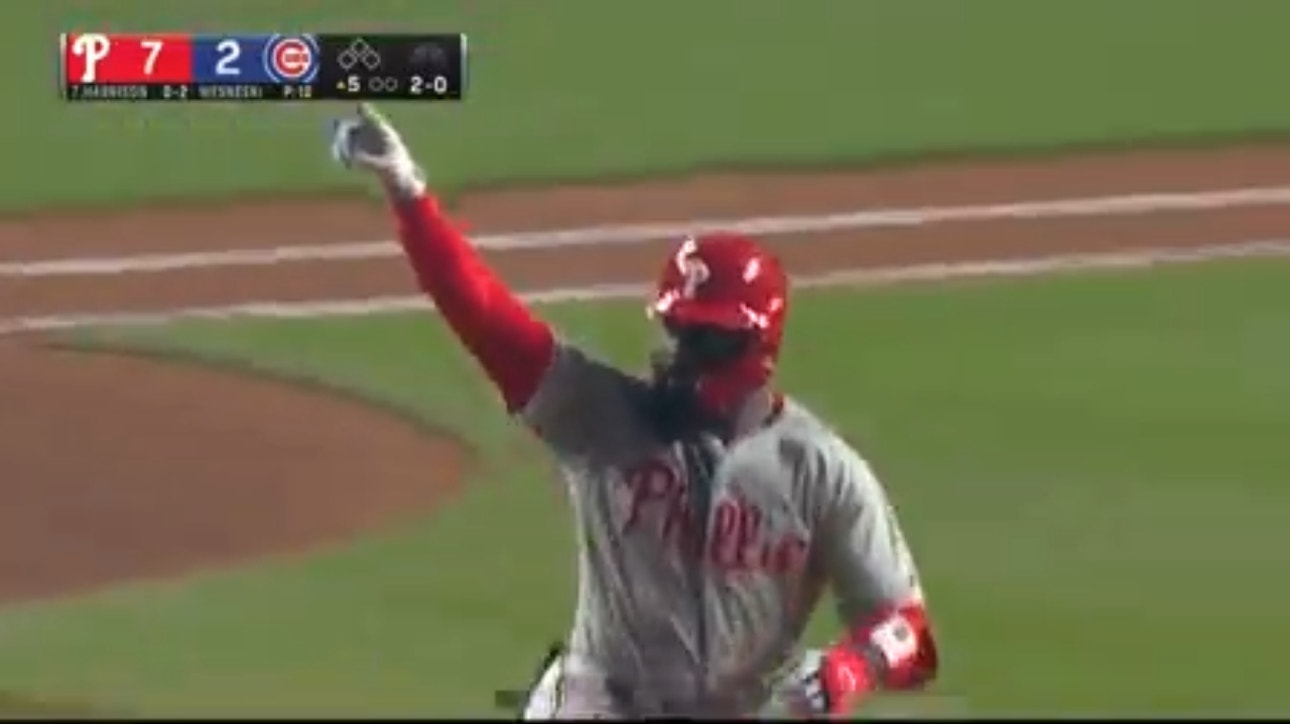 Josh Harrison cranks a solo shot to extend the Phillies' lead over the Cubs