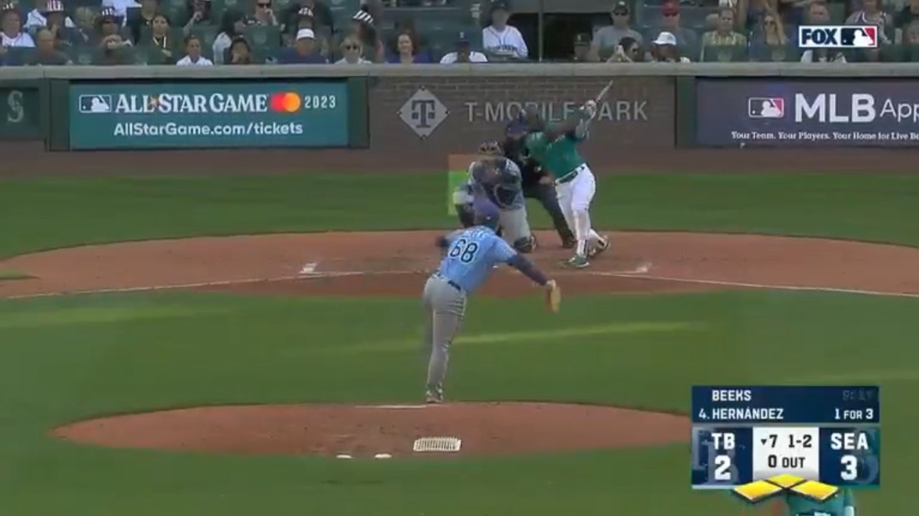 Mariners' Teoscar Hernández hits a two-run double to provide insurance runs against the Rays