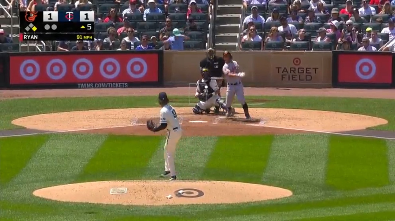 
Ramón Urías smashes a GO-AHEAD, two-run home run to give the Orioles the lead over the Twins