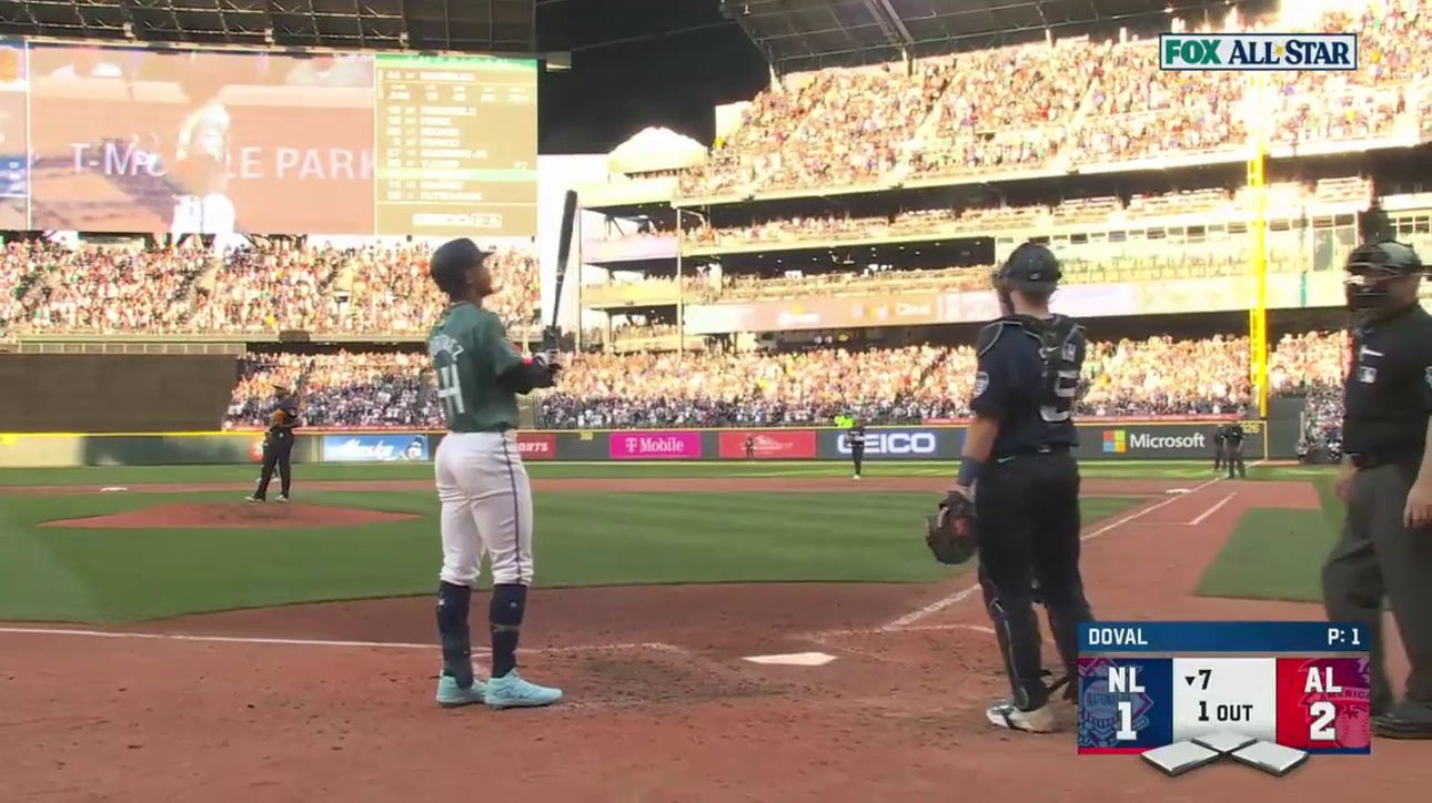 Mariners' Julio Rodríguez receives a standing ovation from Seattle during the 2023 MLB All-Star Game
