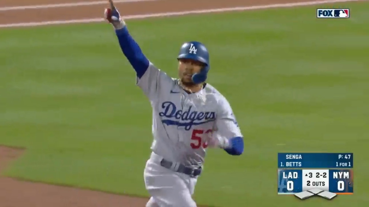 Mookie Betts tags an opposite field home run to give the Dodgers the lead vs. the Mets