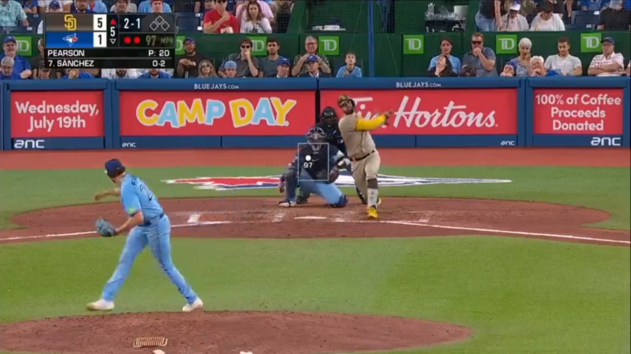Manny Machado and Gary Sánchez both LAUNCH solo home runs to extend the Padres' lead over the Blue Jays