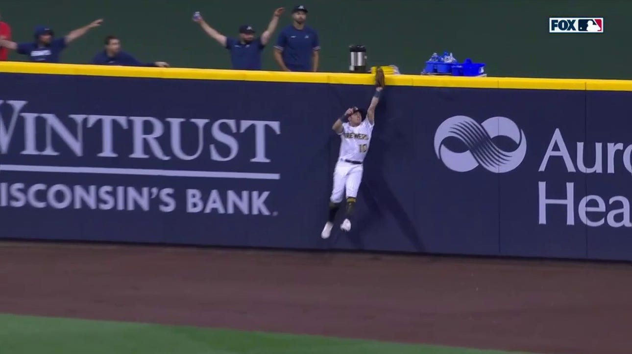 Brewers' Sal Frelick makes an INCREDIBLE catch in his major-league debut against the Braves