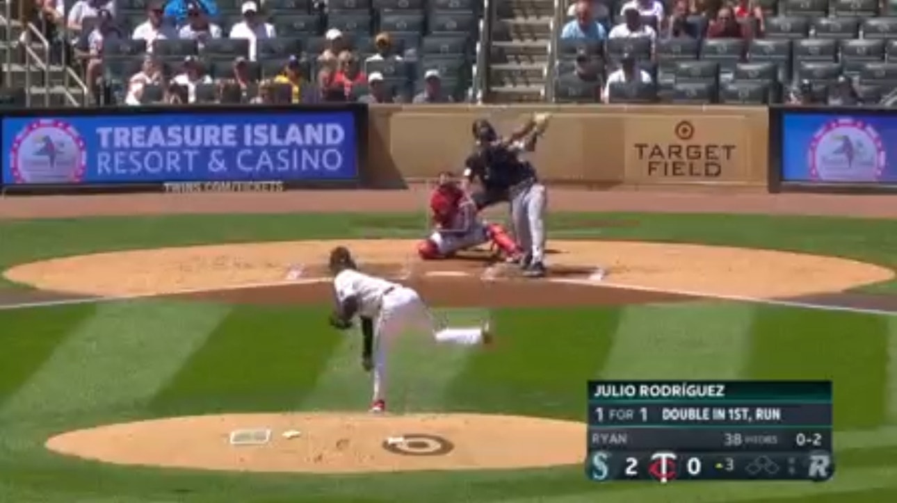 Mariners' Julio Rodríguez launches a solo homer to give the Mariners the 3-0 lead.