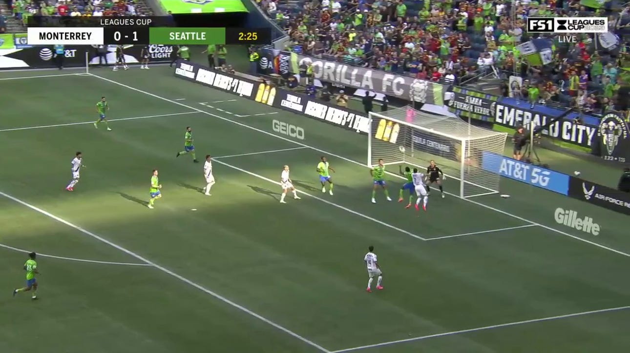 Nicolás Lodeiro smashes a free kick as Seattle takes the early lead over Monterrey