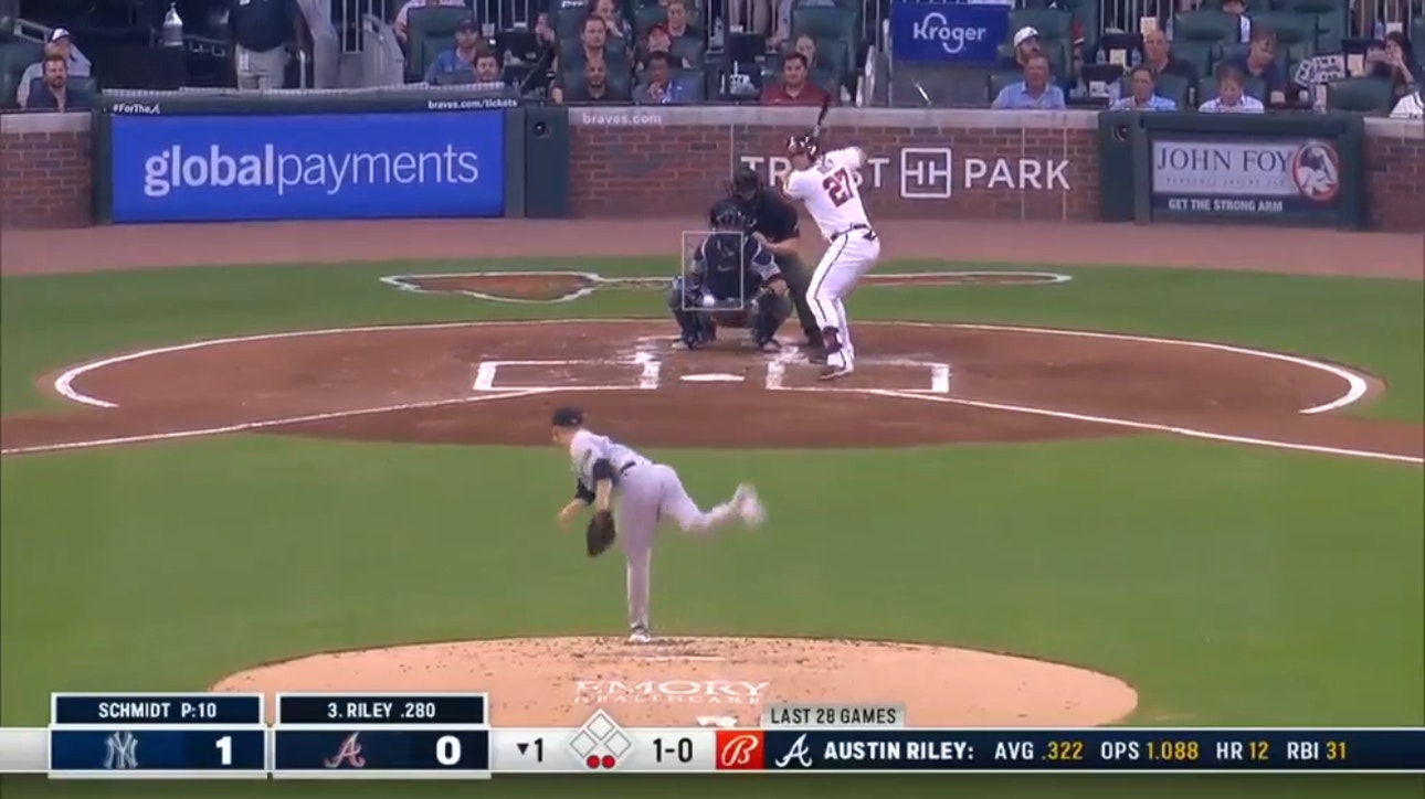 Austin Riley crushes his 29th home run of the season as the Braves tie the game against the Yankees