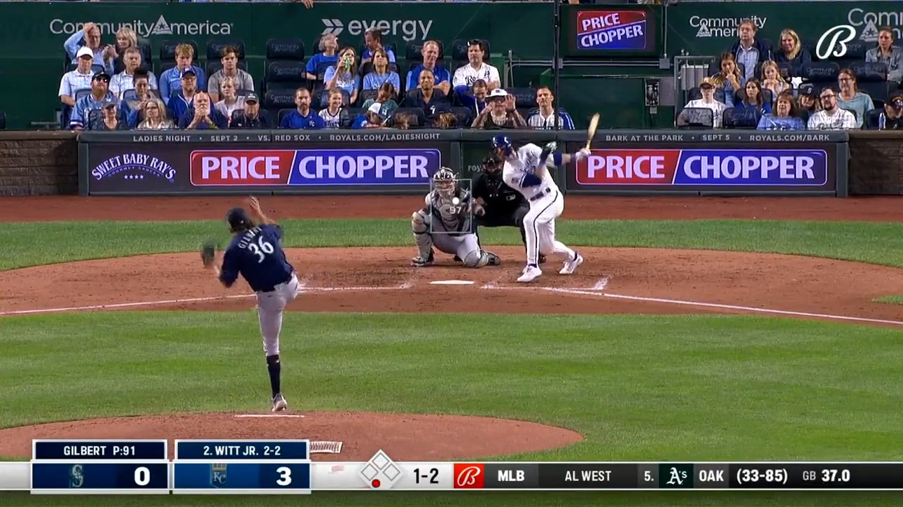 Bobby Witt Jr. extends the Royals' lead over the Mariners with an inside the park home run