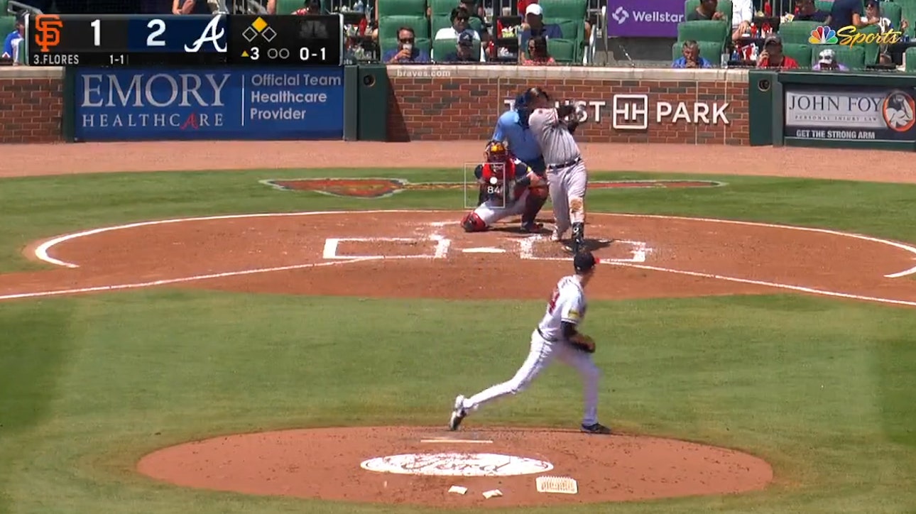 Wilmer Flores blasts a two-run home run to give the Giants the lead against the Braves