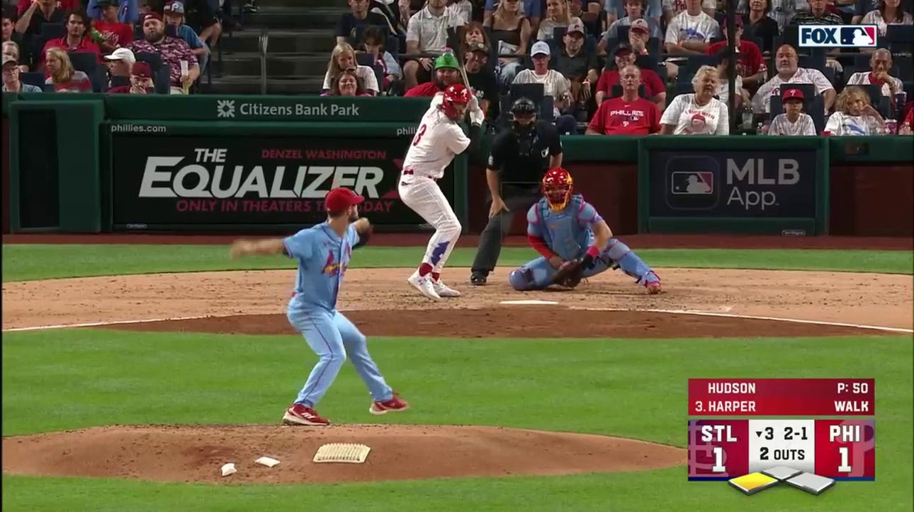 Bryce Harper hits an RBI single to give the Phillies the lead over the Cardinals