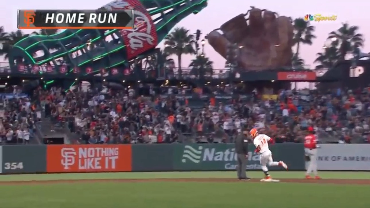 Patrick Bailey RIPS a two-run homer to extend the Giants' lead over the Reds