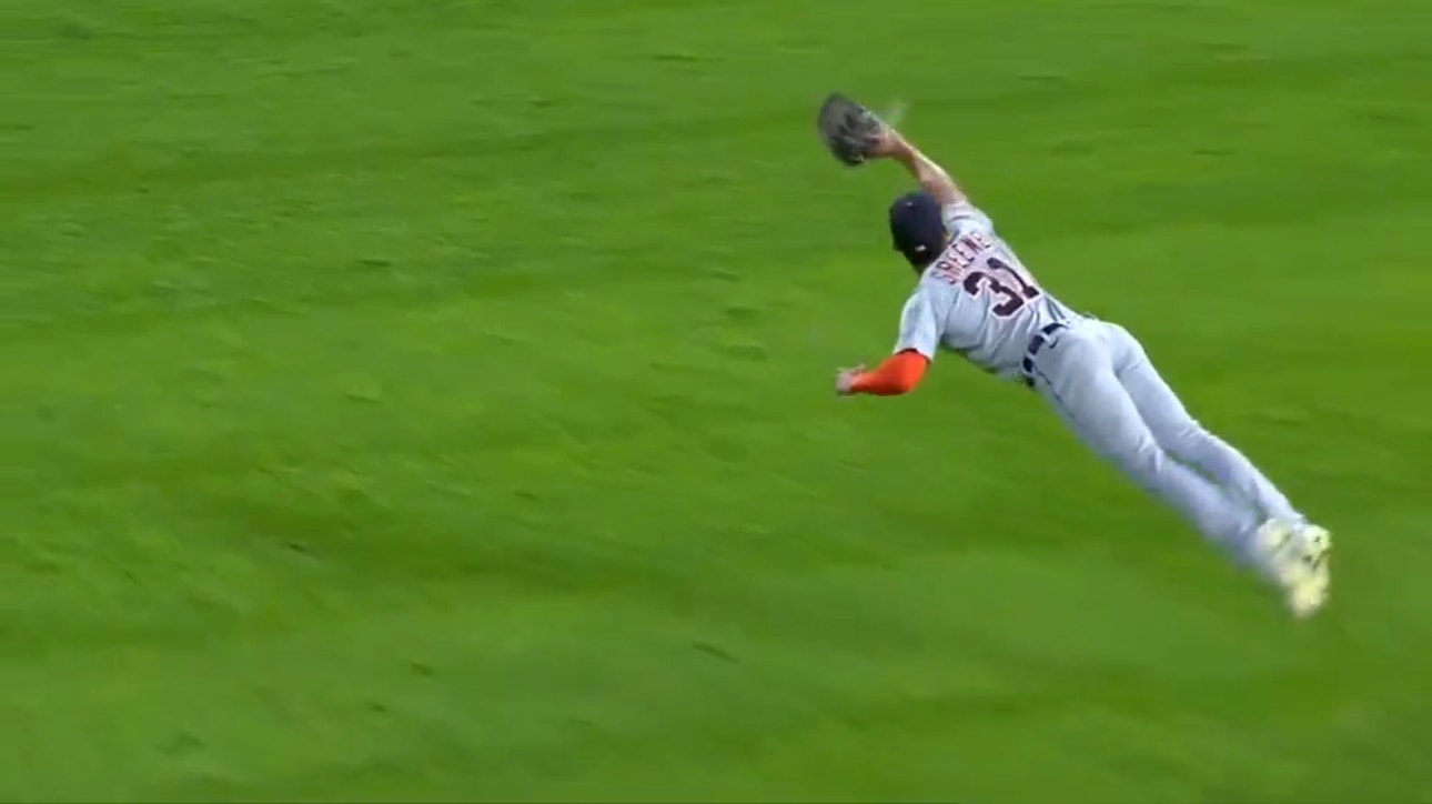 Tigers' Riley Greene makes an absurd diving catch against the White Sox