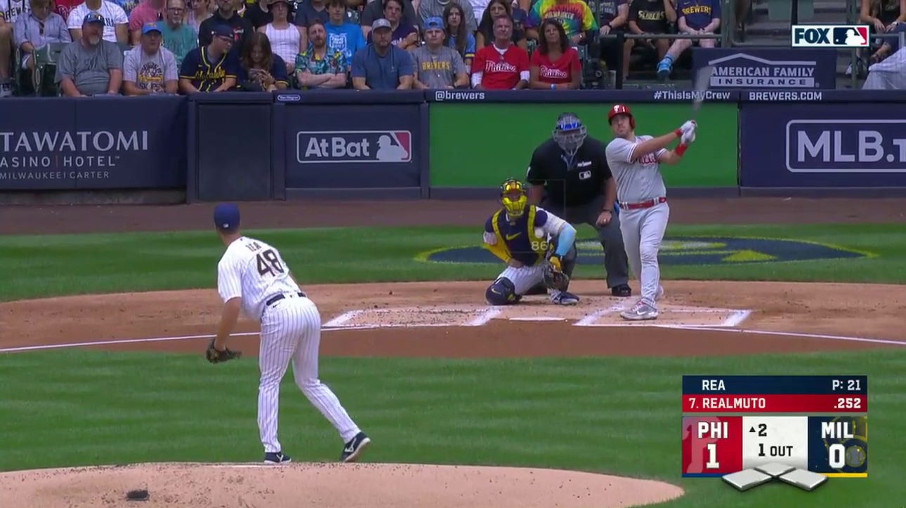 J.T. Realmuto crushes a solo home run, the 150th of his career, to extend the Phillies' lead over the Brewers