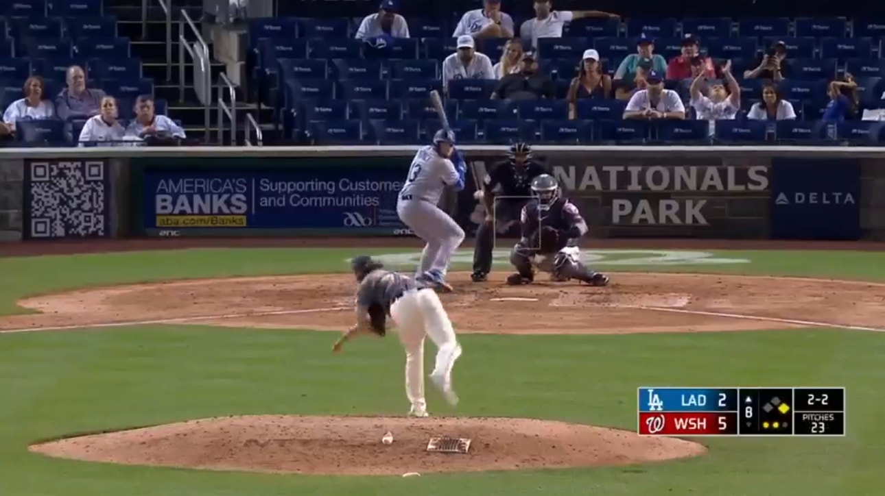 Max Muncy smokes a two-run home run as the Dodgers trim the Nationals' lead