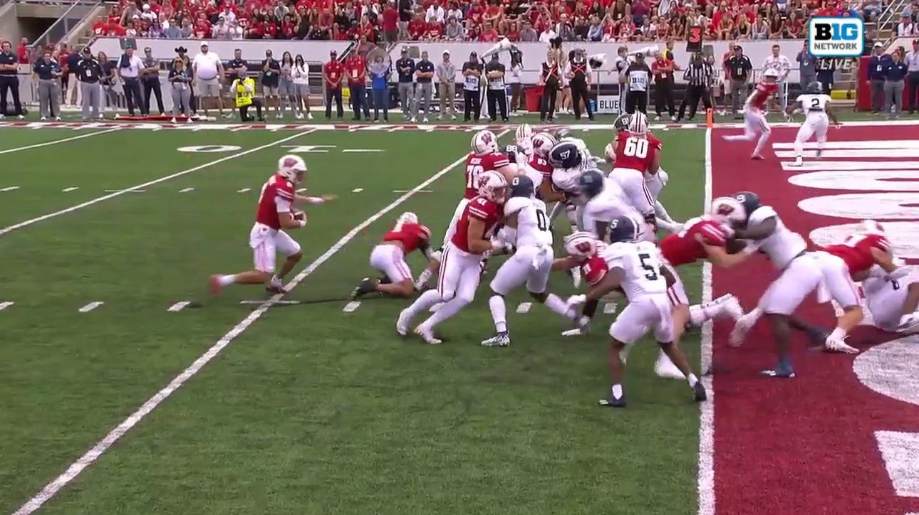Tanner Mordecai keeps it and punches it in for a one-yard TD as Wisconsin leads vs. Georgia Southern