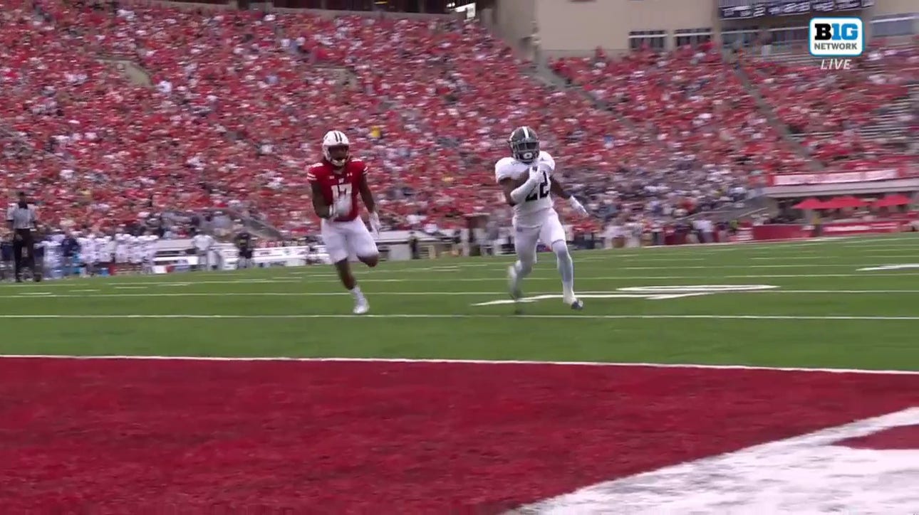 Georgia Southern's OJ Arnold rushes for a four-yard touchdown to tie the game against Wisconsin