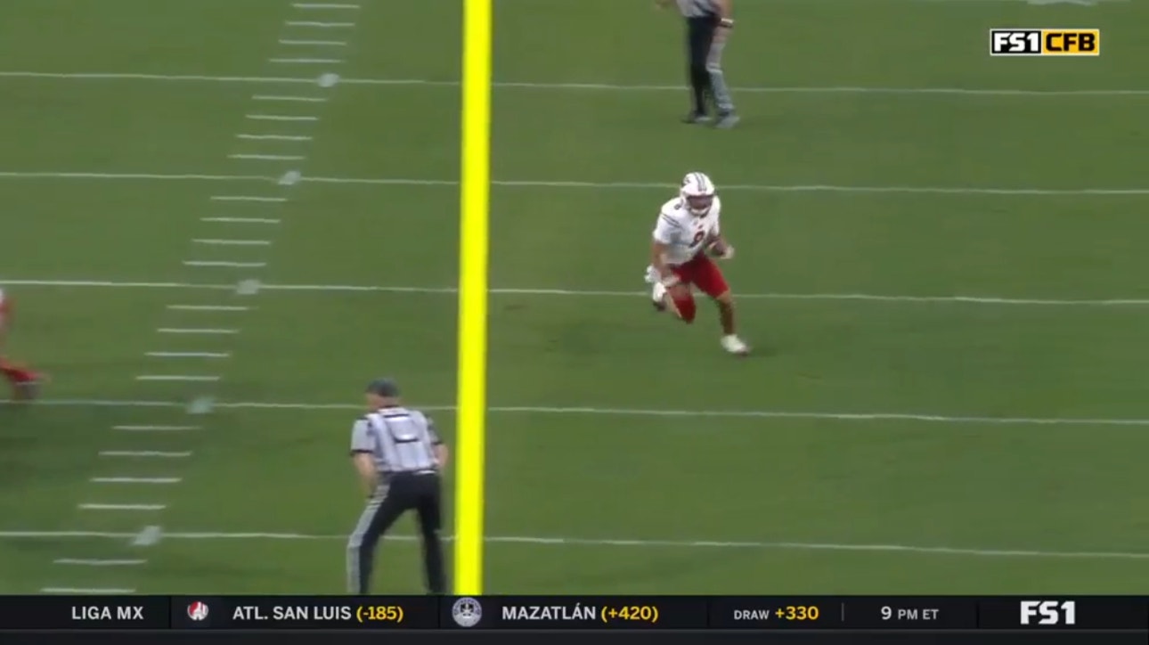 Tanner Mordecai scrambles for a 14-yard touchdown to give Wisconsin a lead over Purdue