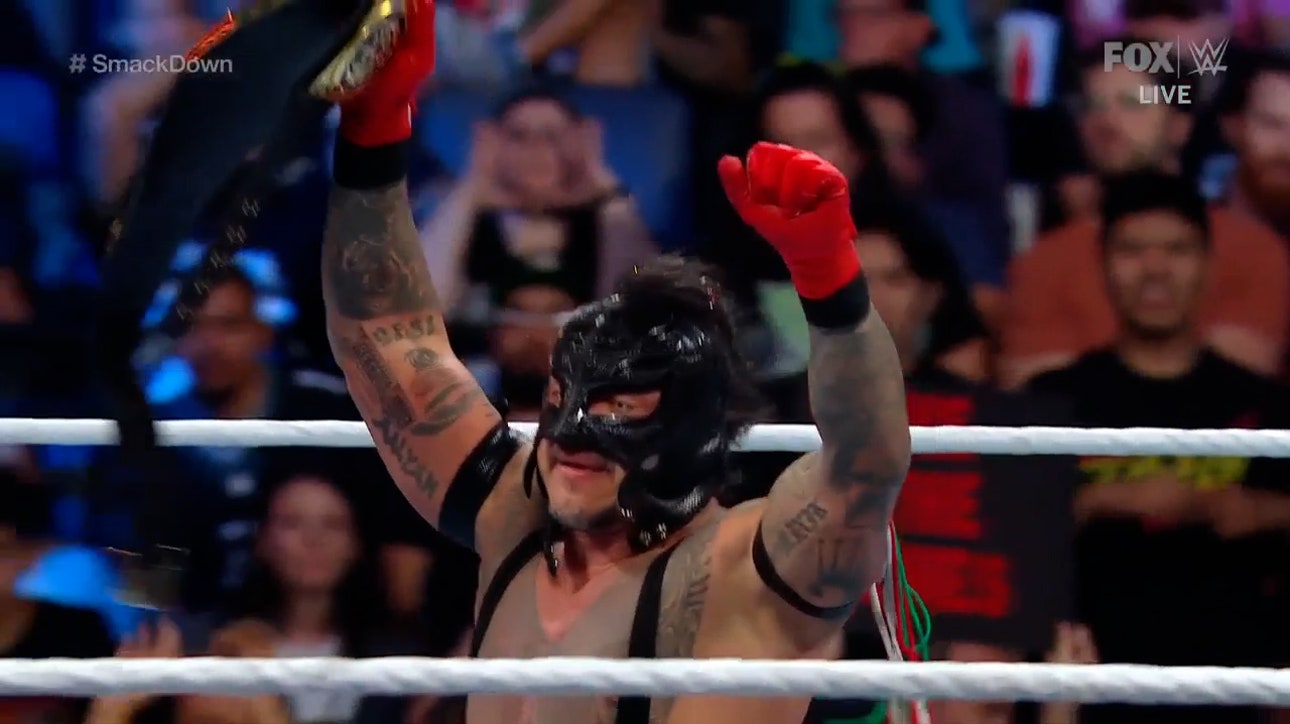 Rey Mysterio and Santos Escobar battle for the United States Title on SmackDown | WWE on FOX