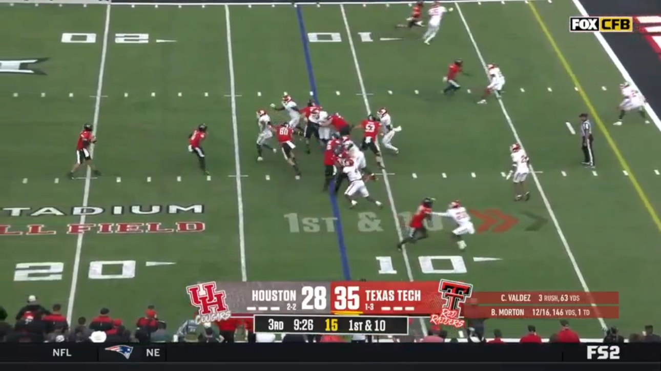Behren Morton connects with Myles Price for an 11-yard TD to give Texas Tech a 42-28 lead