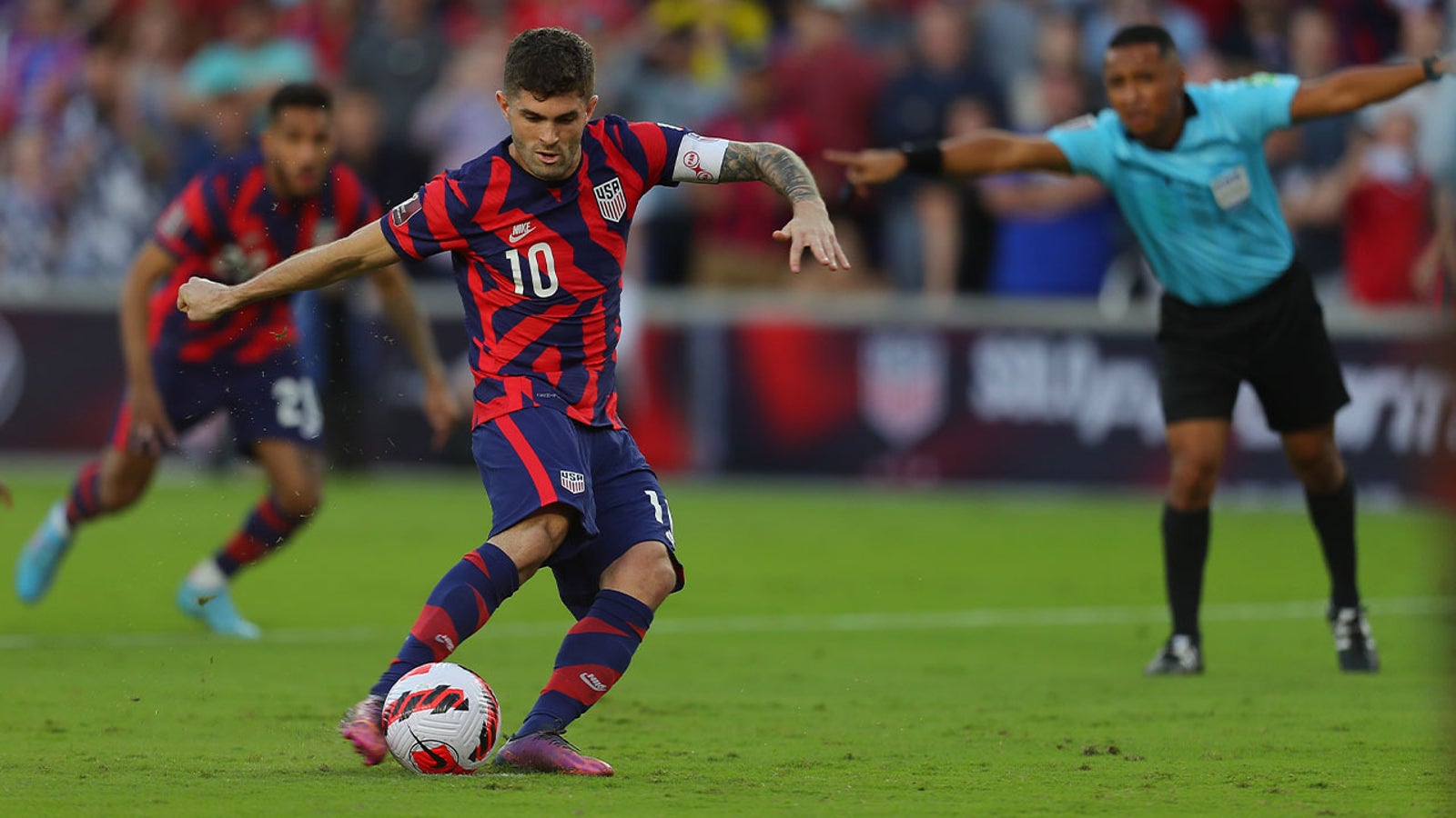 Christian Pulisic's early goals fuel USMNT's dominant first half