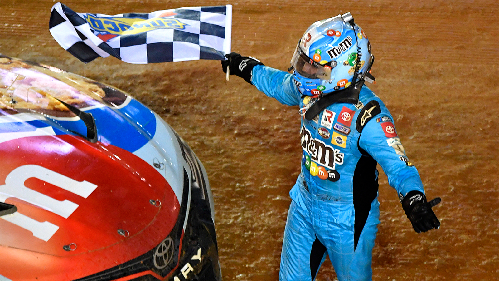 Kyle Busch on the Food City Dirt Race