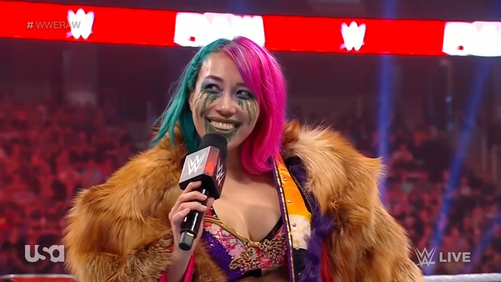 Auska returns to Raw during Becky Lynch's first appearance since WrestleMania 38