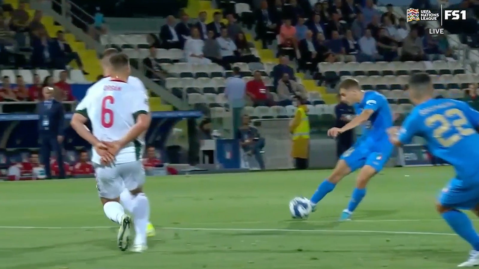 尼科洛·巴雷拉 (Nicolò Barella) 射門得分,意大利 1-0 領先