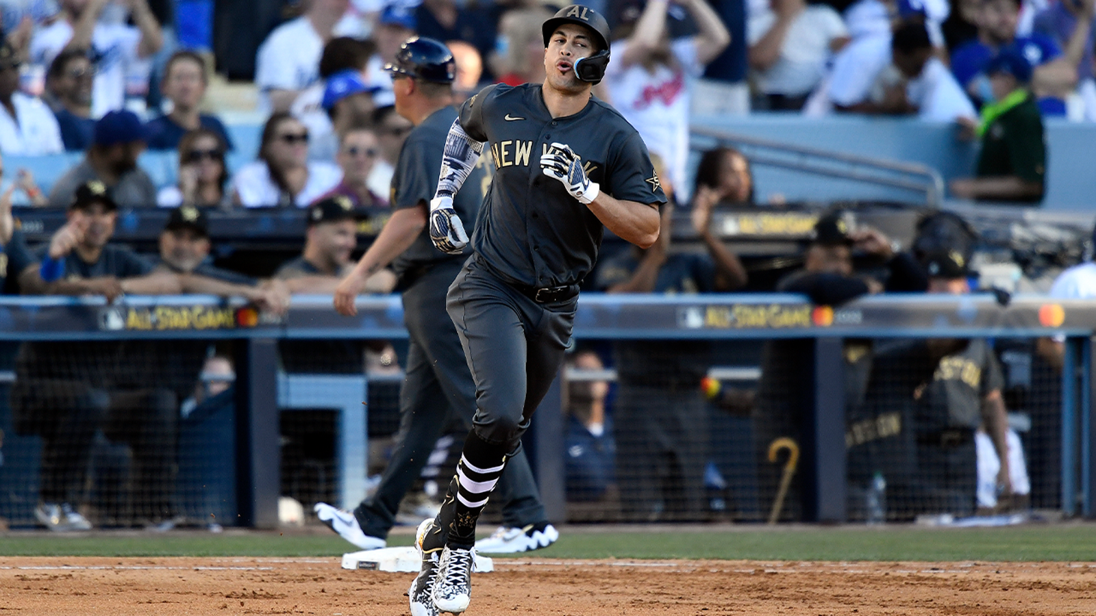 Giancarlo Stanton, Byron Buxton crush back-to-back homers off Tony Gonsolin