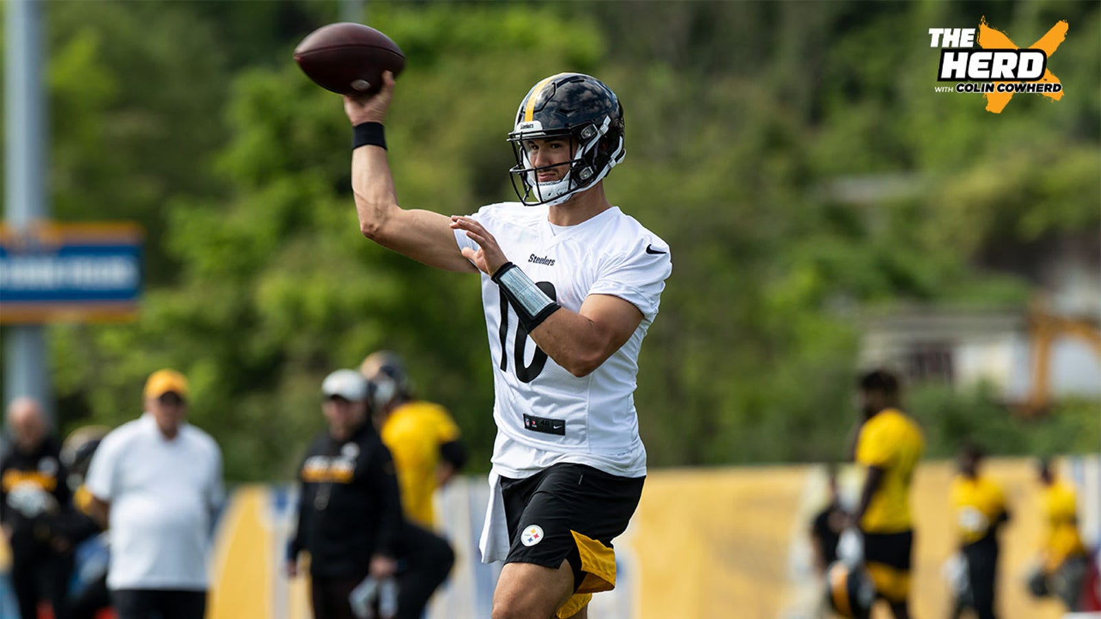 Steelers QB Mitch Trubisky loses starting job to Kenny Pickett - Chicago  Sun-Times